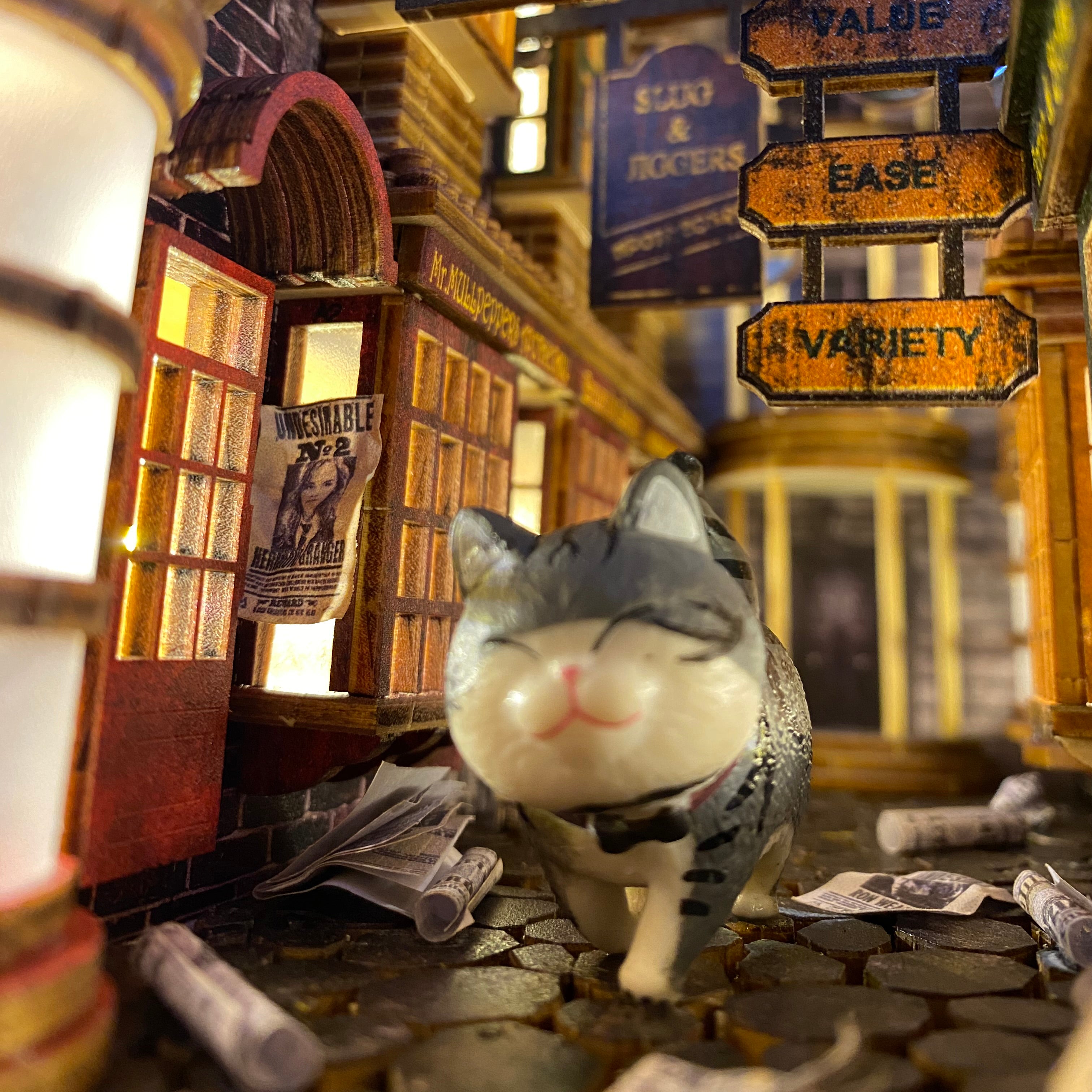 Mô hình chặn sách Booknook Hẻm Xéo - Harry Potter - Như bước ra từ những trang tiểu thuyết