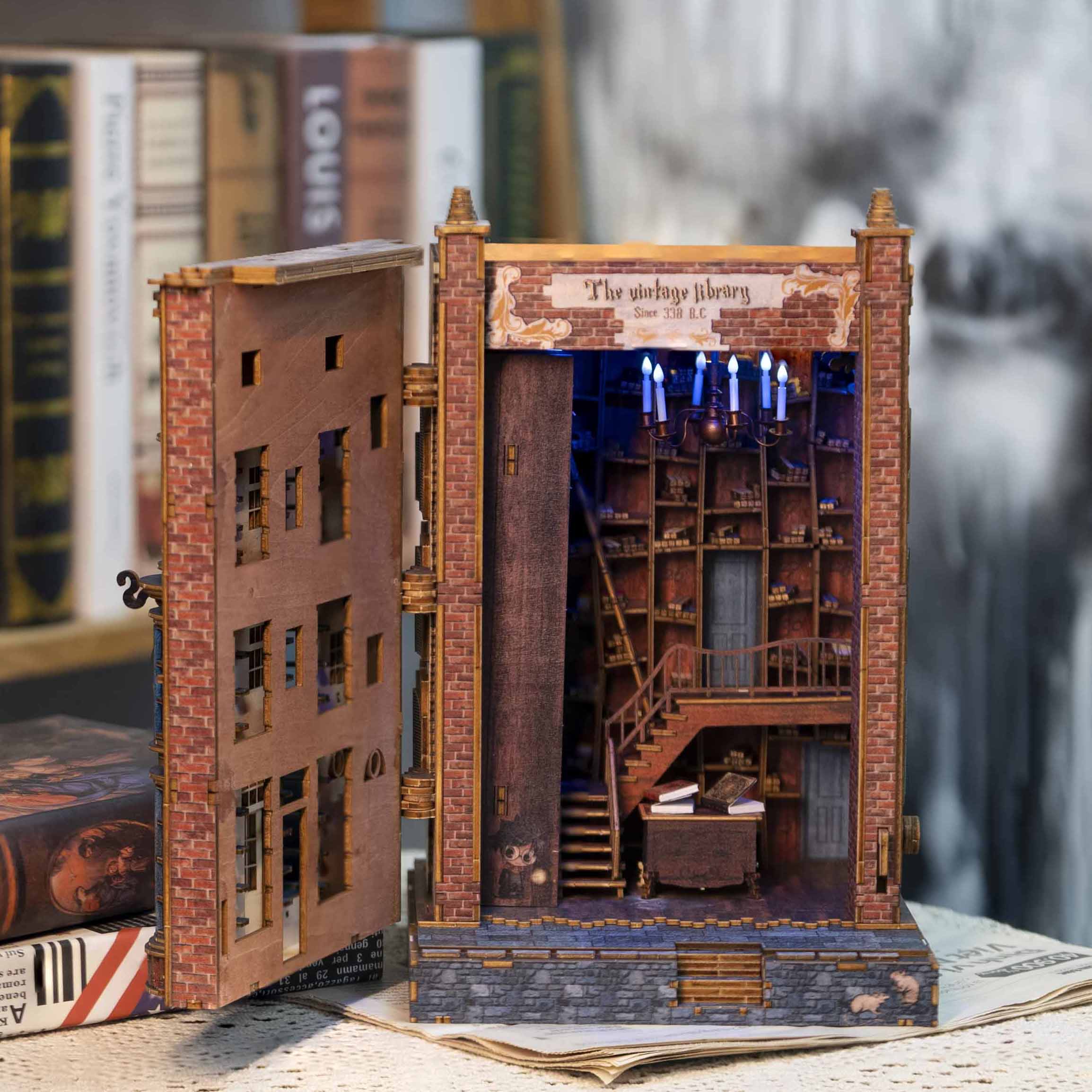 Mô hình chặn sách Booknook Tiệm Đũa Phép Ollivander's - Harry Potter - Bộ mô hình lắp ráp có cấu trúc đặc biệt nhất