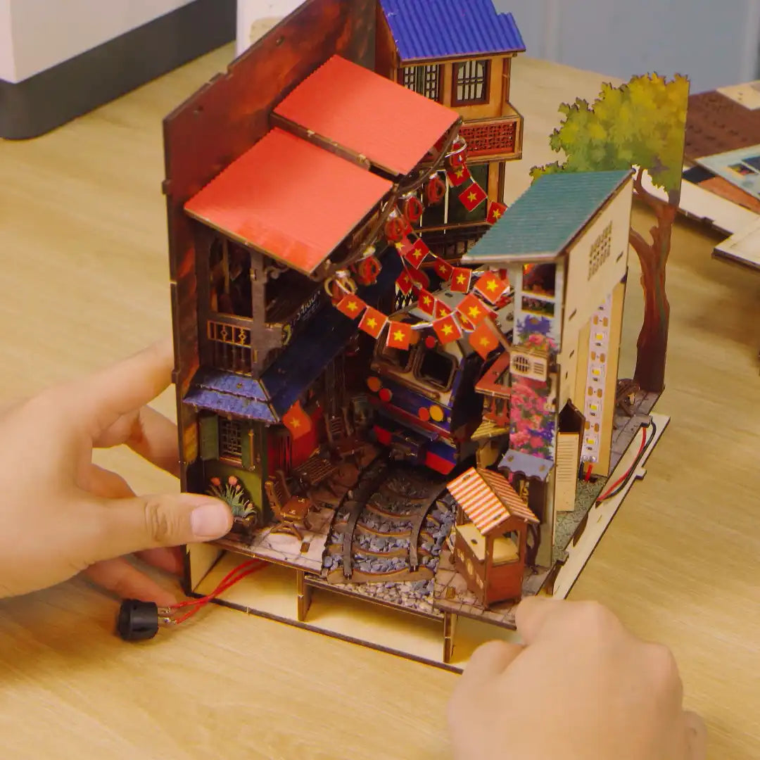 Phố Đường Tàu/ Train Street Hanoi - Việt Nam