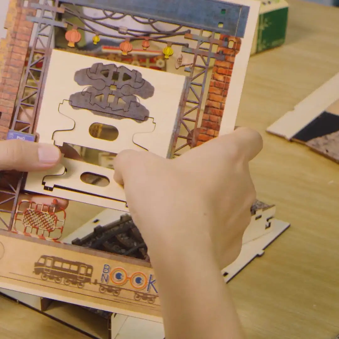 Phố Đường Tàu/ Train Street Hanoi - Việt Nam