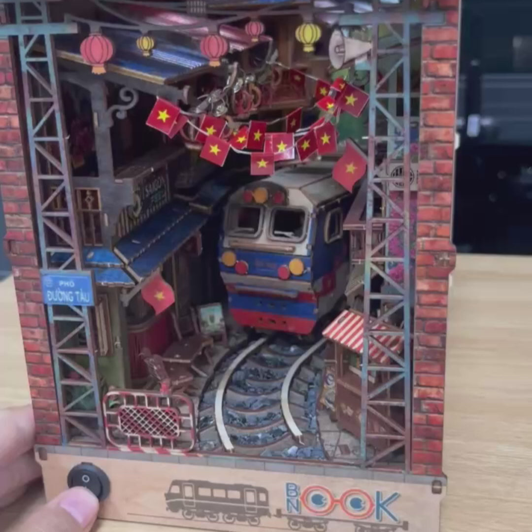 Phố Đường Tàu/ Train Street Hanoi - Việt Nam